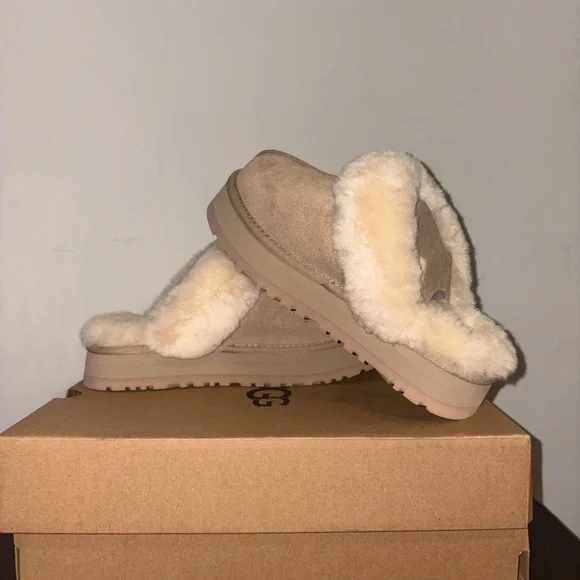 UGG Slippers - Picture 1 of 7